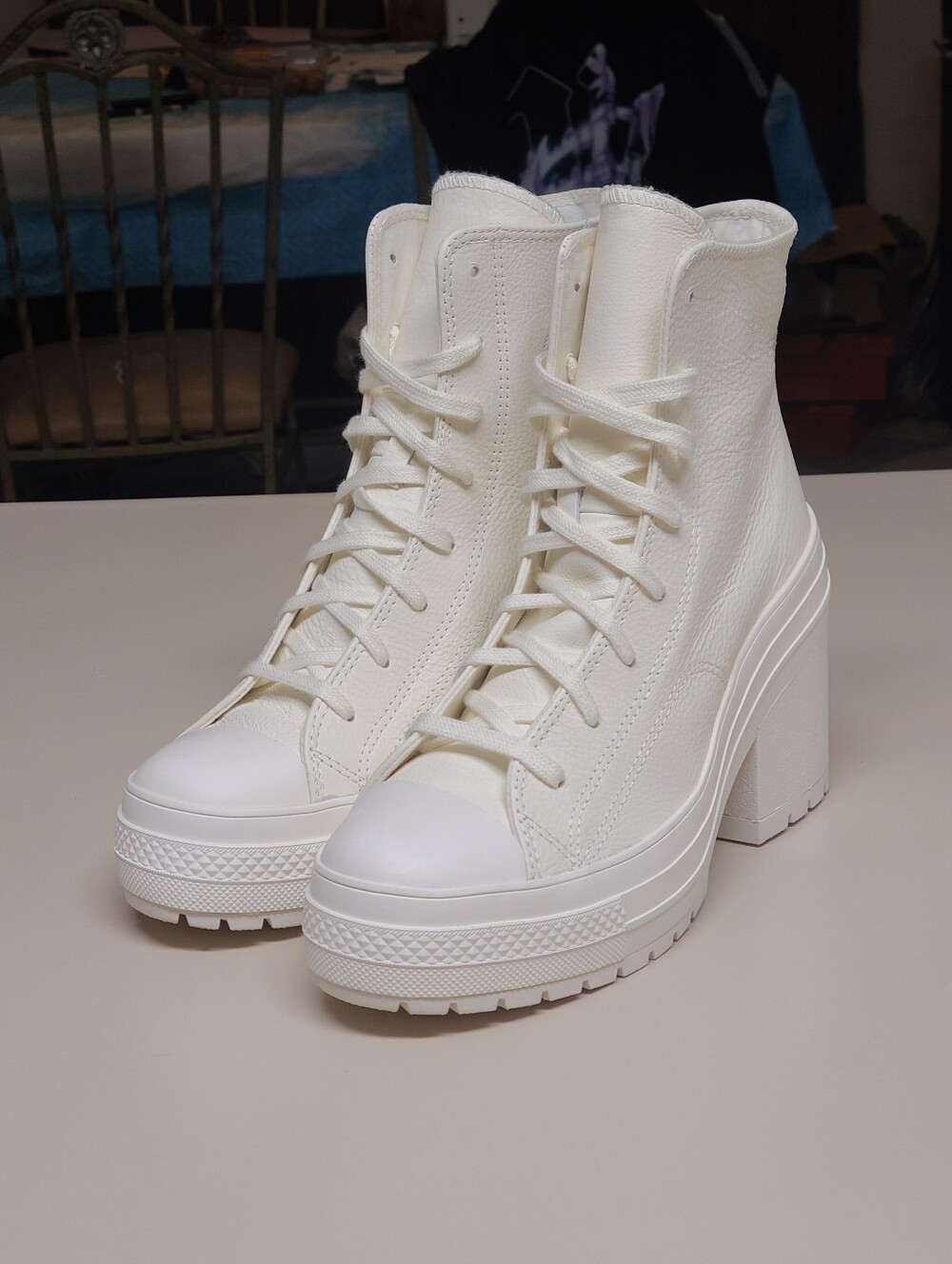 Converse Leather Chuck 70 De Luxe Platform heeled boots size 10